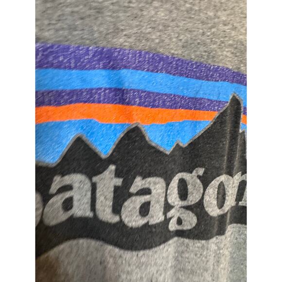 Patagonia Long Sleeve Graphic T-Shirt Men’s Size Medium Gray Logo Tee - Picture 6 of 9